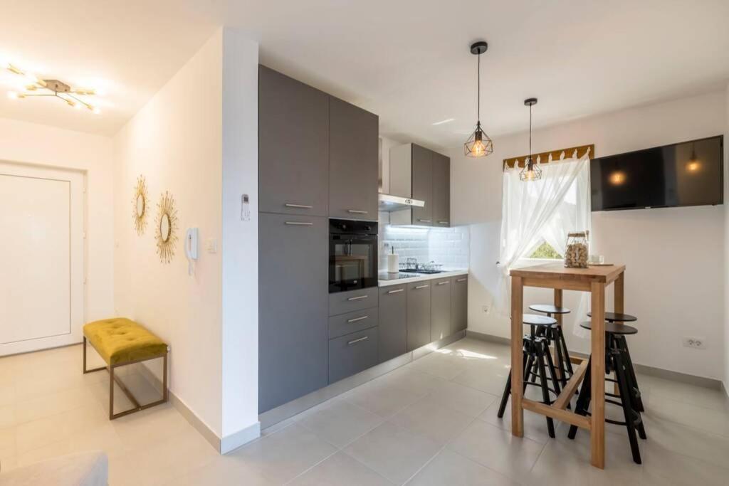 Apartment By Joe Trogir Luaran gambar
