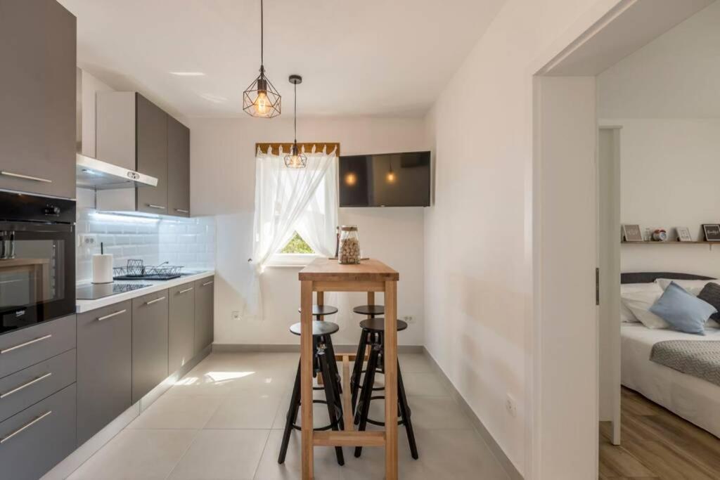 Apartment By Joe Trogir Luaran gambar